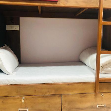 Everest Stays Rooms And Dormitory Bombaim Exterior foto