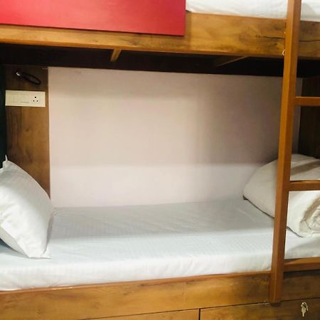 Everest Stays Rooms And Dormitory Bombaim Exterior foto
