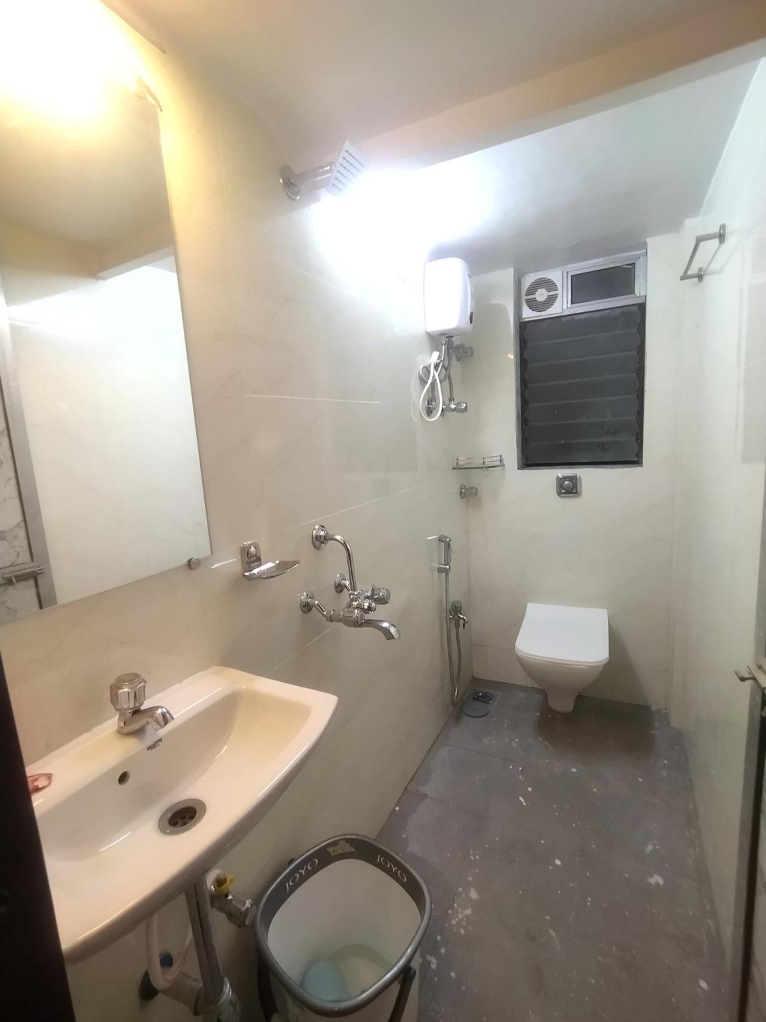 Everest Stays Rooms And Dormitory Bombaim Exterior foto