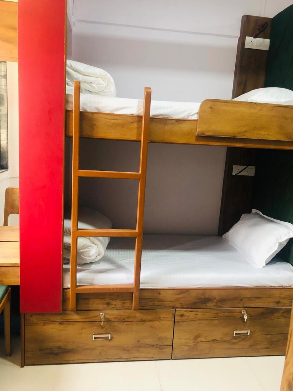 Everest Stays Rooms And Dormitory Bombaim Exterior foto