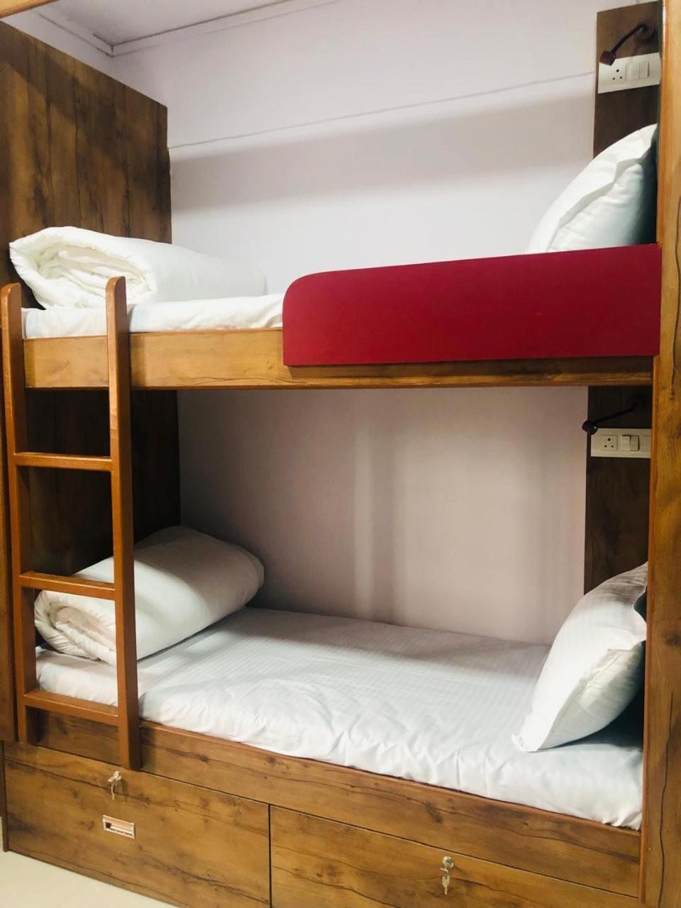 Everest Stays Rooms And Dormitory Bombaim Exterior foto