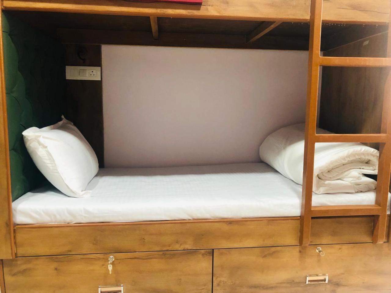 Everest Stays Rooms And Dormitory Bombaim Exterior foto