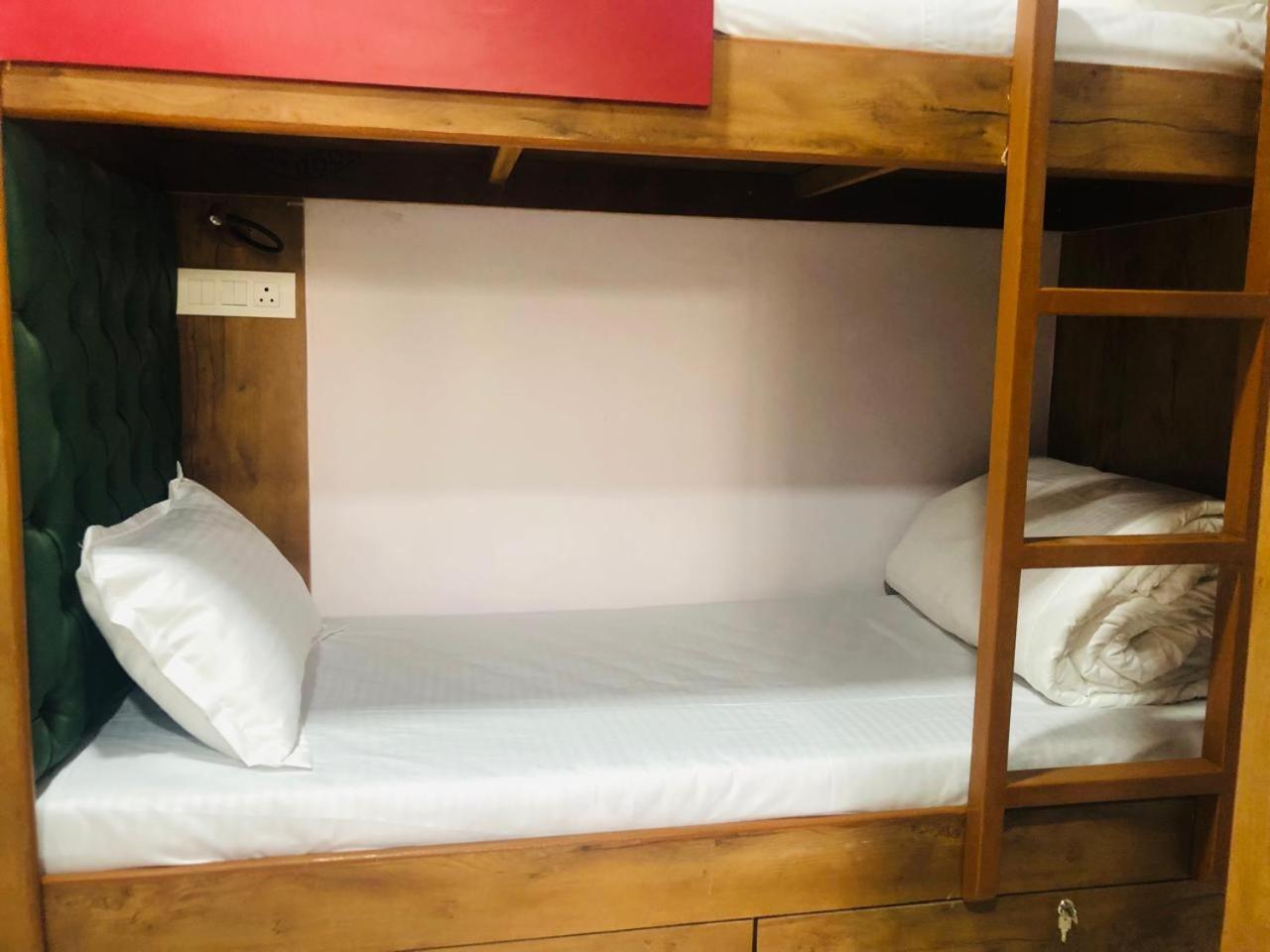 Everest Stays Rooms And Dormitory Bombaim Exterior foto